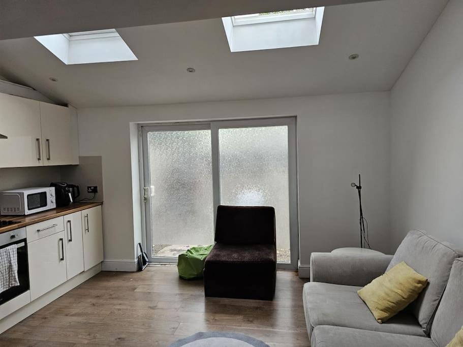 Beautiful Garden Flat Near Londres