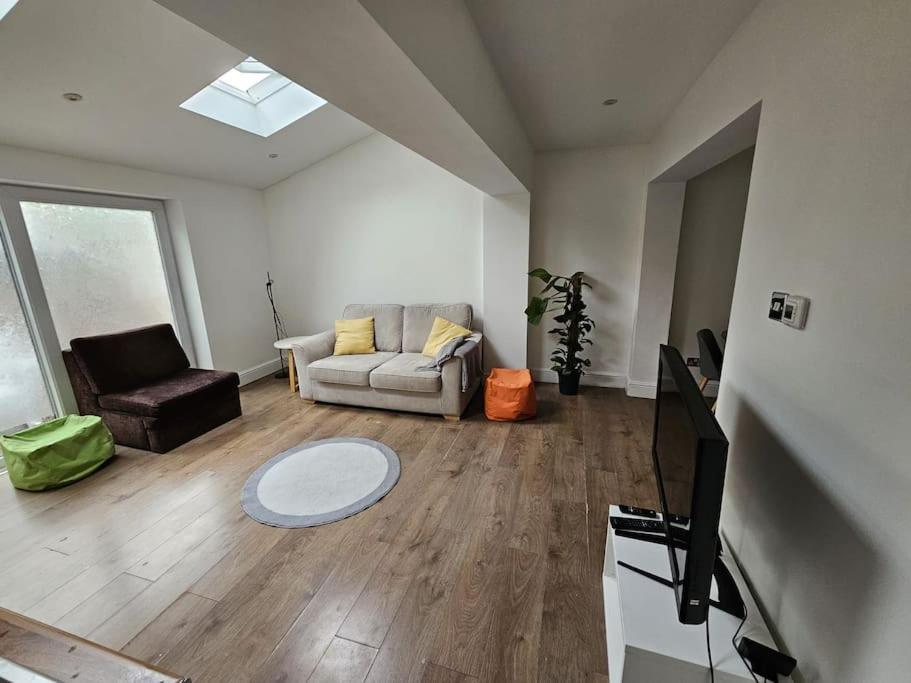 Апартаменты Beautiful Garden Flat Near *