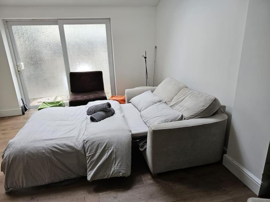 Апартаменты Beautiful Garden Flat Near