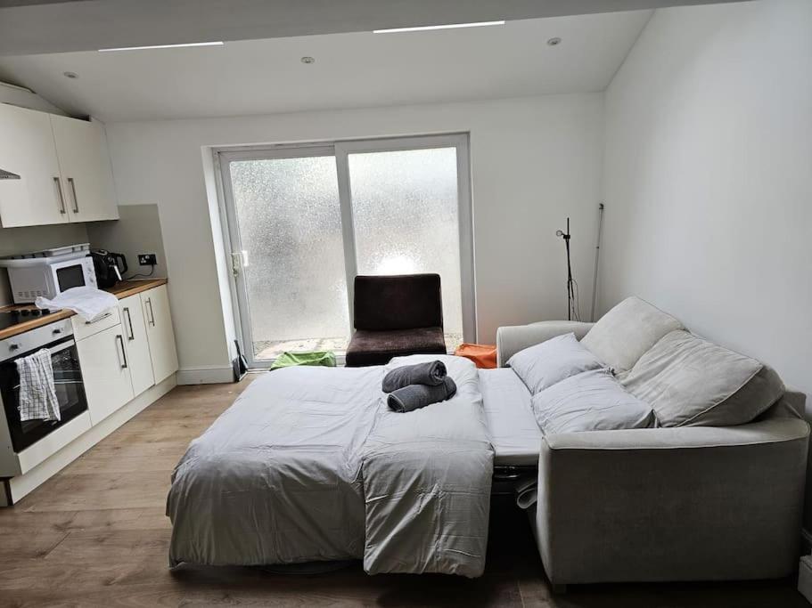 Апартаменты Beautiful Garden Flat Near